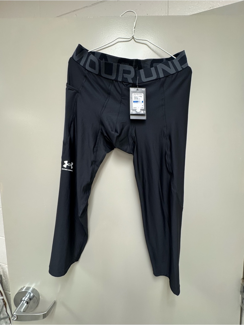 Under Armour Compression Leggings……Black……Size XL…..NWT…..Retails for $32